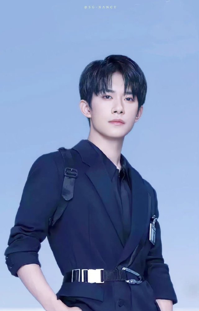 易烊千璽背后的老板是誰？深度解析背后的故事，揭秘易烊千璽背后的老板身份，深度解讀其背后的故事