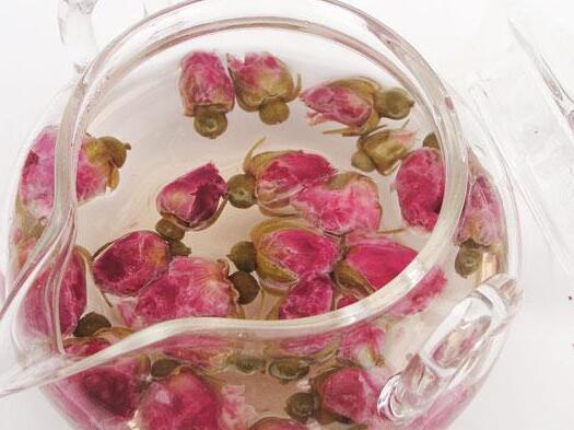 玫瑰花茶千萬(wàn)別亂喝，正確飲用方法與注意事項(xiàng)，玫瑰花茶的飲用方法與注意事項(xiàng)，不亂飲，健康享受