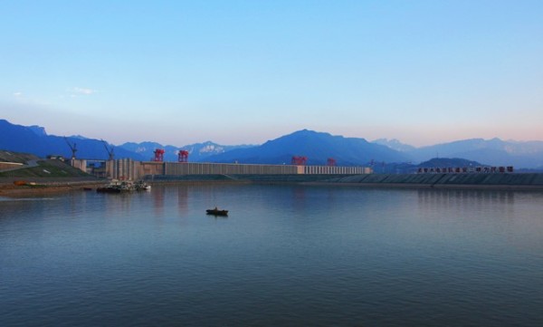 宜昌坐船游三峽大壩，領(lǐng)略壯麗自然風(fēng)光與人文魅力，宜昌，游船探秘三峽大壩，自然與人文的壯麗風(fēng)采