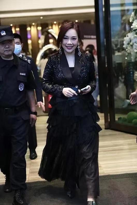 揭秘陳松伶的第一任老公身份，陳松伶第一任老公身份揭秘